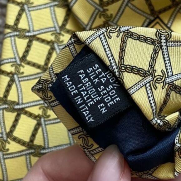 CHANEL Men's Chain Link Print Silk Tie in Butter Yellow - Picture 3 of 3